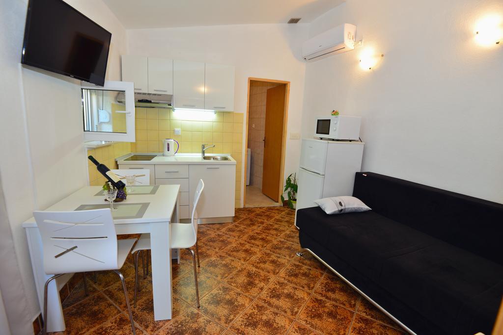 Apartments Veky 3 Σπλιτ Εξωτερικό φωτογραφία